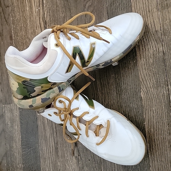 new balance gold bottom cleats